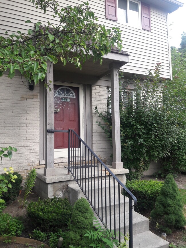 Building Photo - 2300 Orchard Crest St