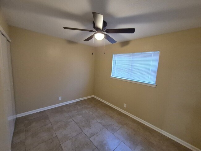 Building Photo - 7215 Glen Heights