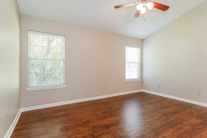 Building Photo - 1829 Northglen Cir