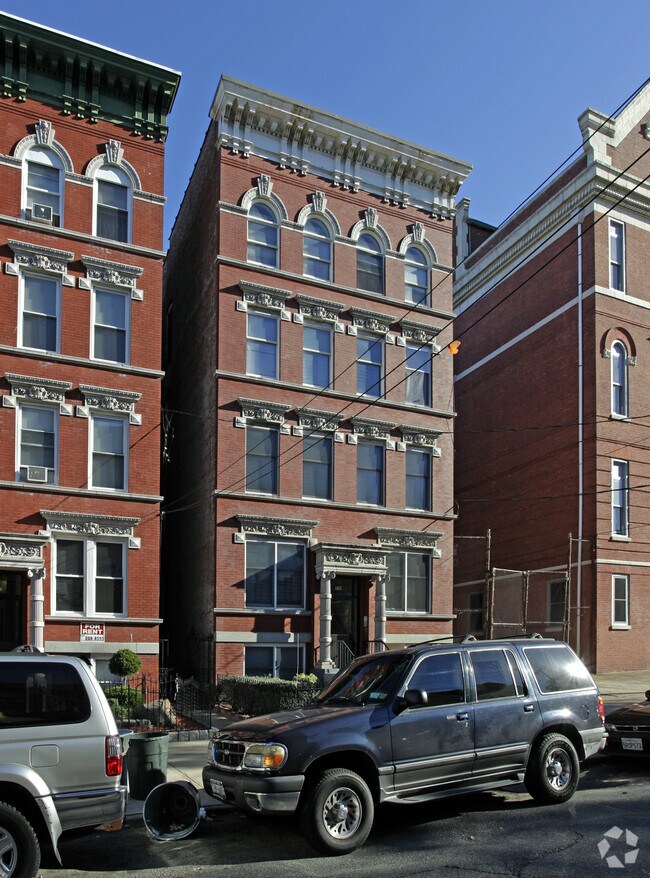 Building Photo - 138 Duncan Ave