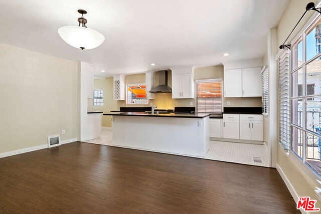 Building Photo - 1152 S Point View St