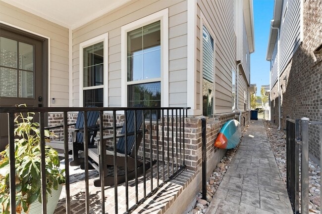 Building Photo - 7309 Sunset Blvd