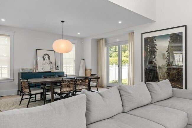 Building Photo - 45 Carnegie Abbey Ln