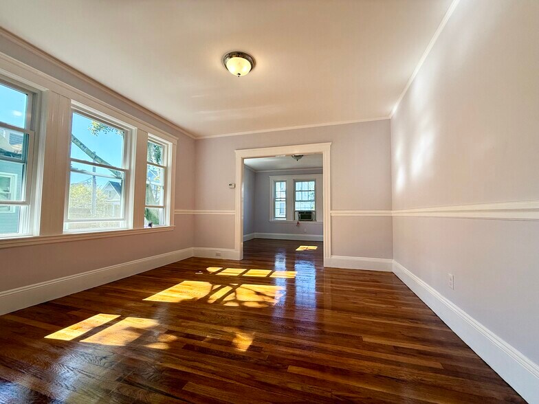 Dinning room - 27 Seven Pines Ave