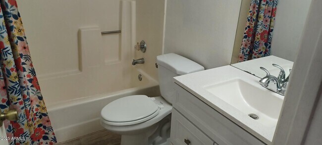 Building Photo - 616 S Hardy Dr