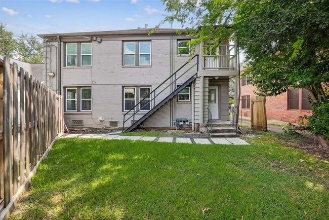 Building Photo - 2328 McClendon St
