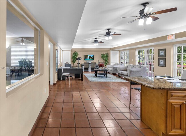 Building Photo - 9785 Nob Hill Ct