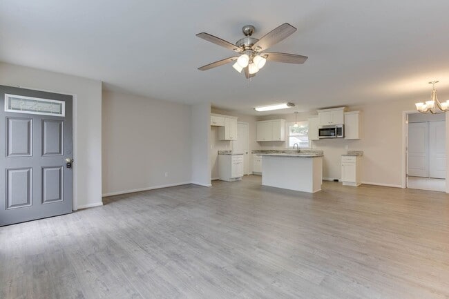 Building Photo - 213 Clemwood Pkwy