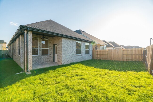 Building Photo - 10747 Pine Pink