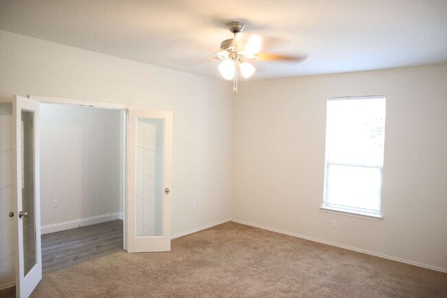 Building Photo - "Charming 3-Bed, 2-Bath Oasis in Austin!!