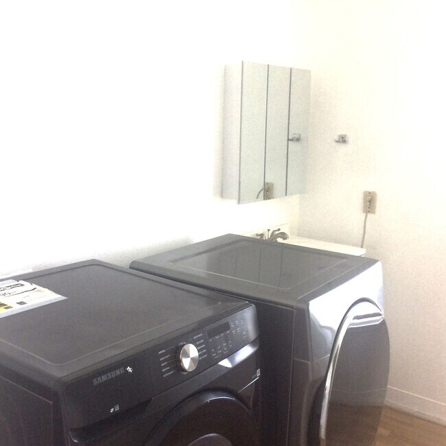 Building Photo - Coleman