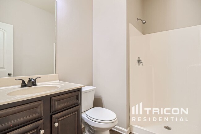 Building Photo - 6740 Oak Hill Pl