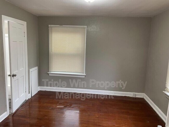 Building Photo - 2139 Kappel Dr