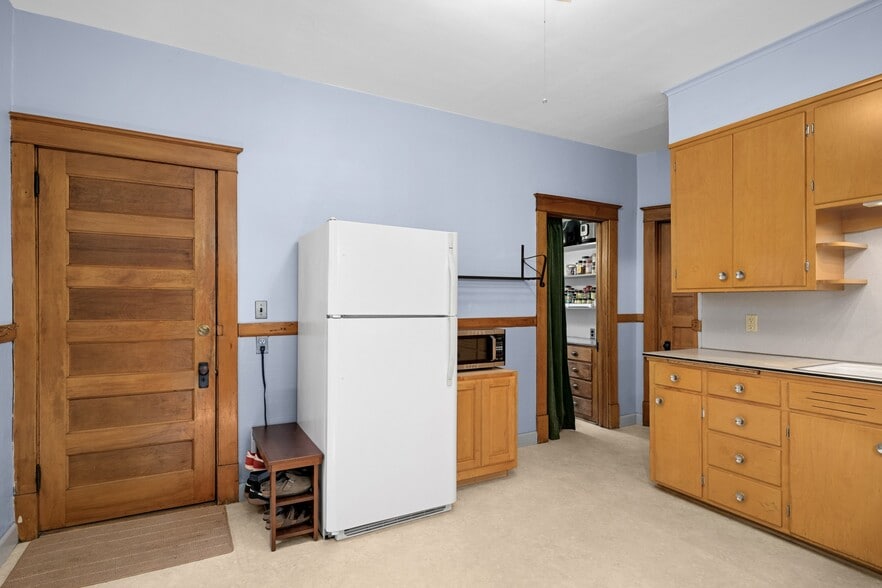 kitchen - 2220 26th Ave S