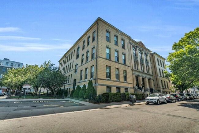 Building Photo - 350 W Fourth St