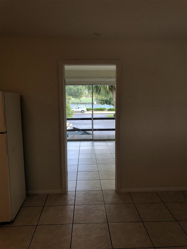 Building Photo - 1852 Golf View Ave