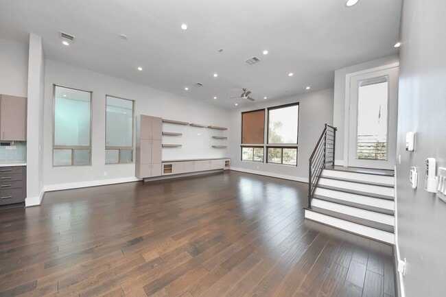 Building Photo - 3204 Sherman St