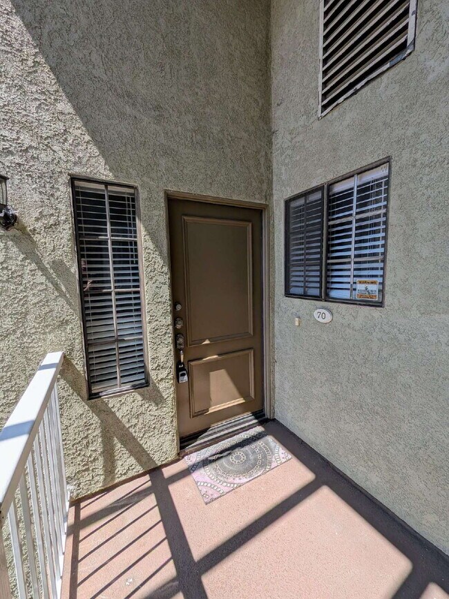Building Photo - MOVE-IN READY – 1 BEDROOM CONDO IN GATED TUSTIN COMMUNITY (UNIT 70)