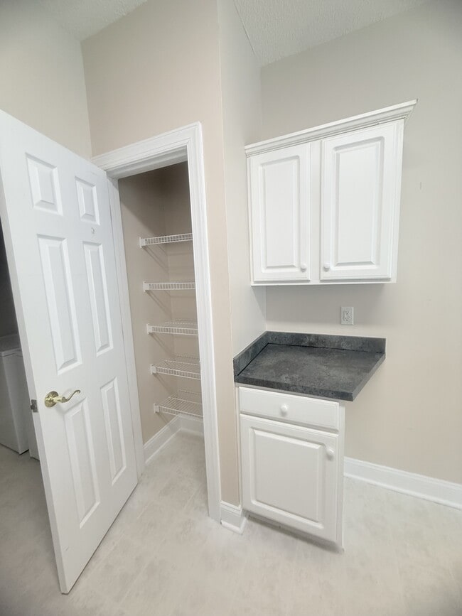 Building Photo - 5034 Belleglen Ct