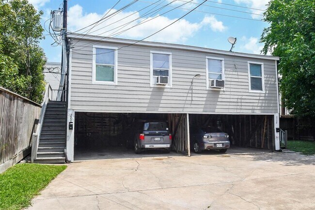 Building Photo - 2722 Wroxton Rd