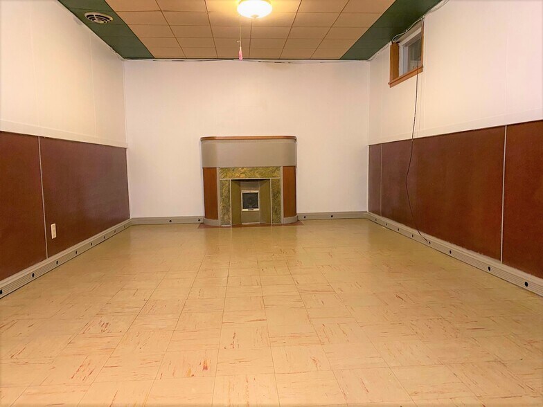 Full LL with Family Room - 2802 Union St