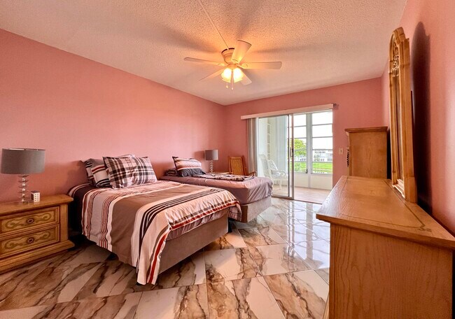 Building Photo - 313 Wellington L