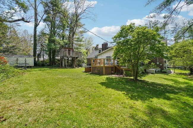 Building Photo - 710 Heatherwood Dr