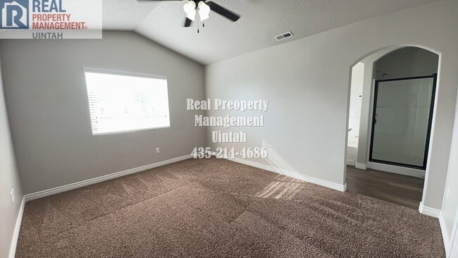 Building Photo - Cozy 3 Bedroom 2 1/2 Bath Condo