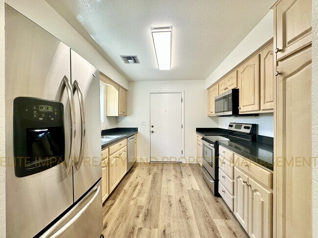 Building Photo - 4259 E Blanton Rd