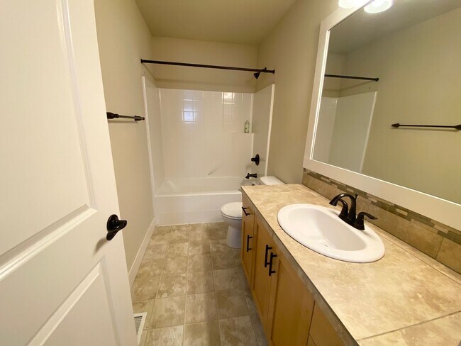 Building Photo - Bethany Creek 3 Bedroom Home!