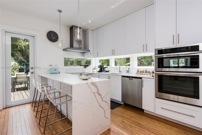 Building Photo - 655 NE 120th St