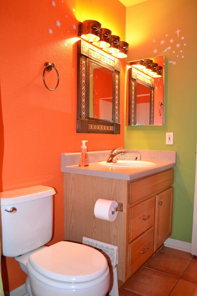 Building Photo - Bright & Spacious 3-Bedroom Tucson Rental ...