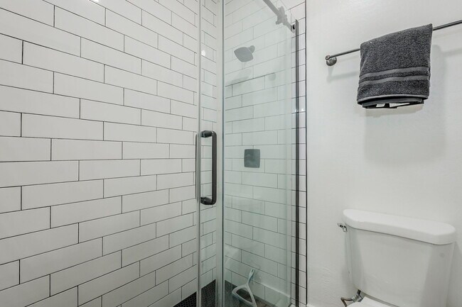 Building Photo - 760 N Swan Dr