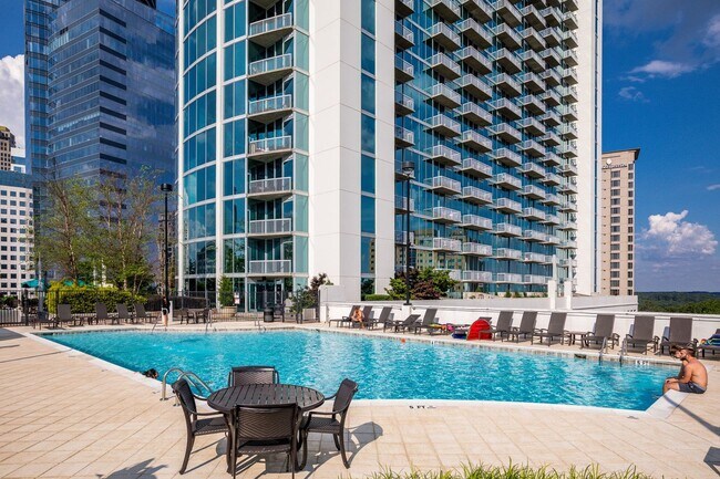 Building Photo - Luxury 28th Floor 2 Bedroom Condo For Leas...