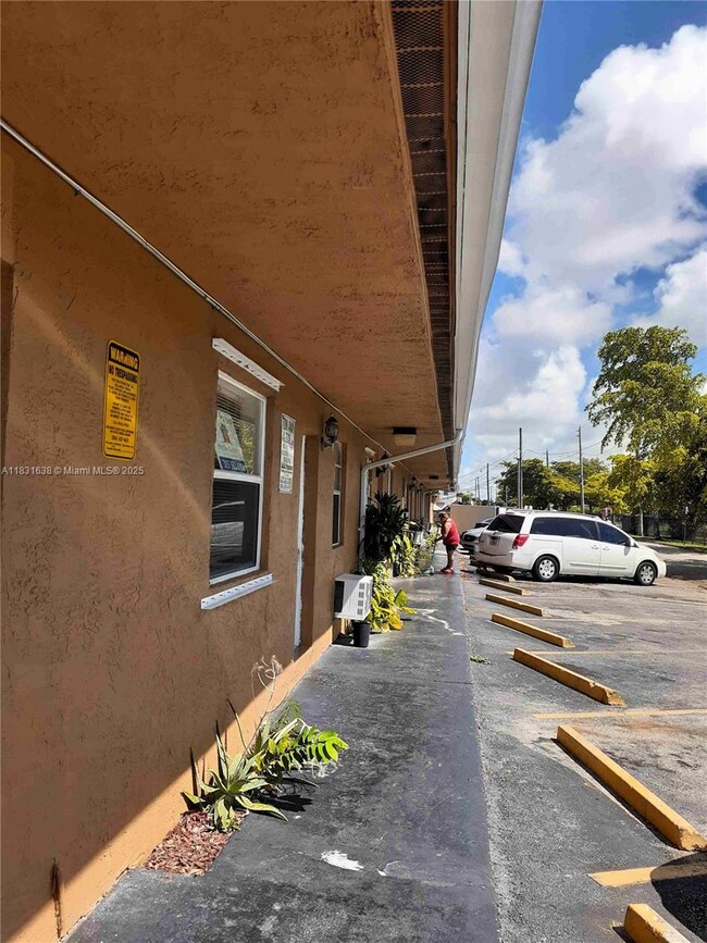Building Photo - 701 NW 7th Ave