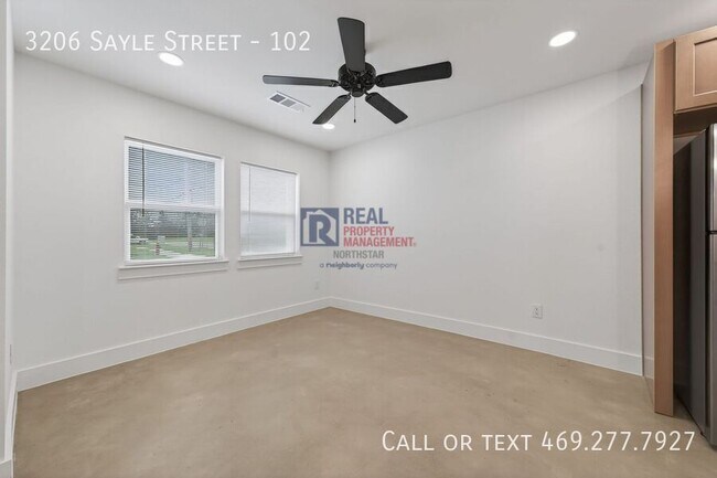 Building Photo - 3206 Sayle St