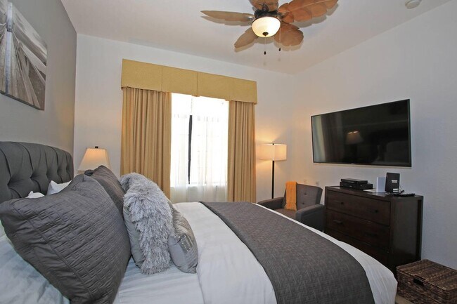 Building Photo - 50630 Santa Rosa Plz