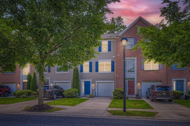 Building Photo - Spacious & Stylish 3BR/2.5BA TH in Frankli...