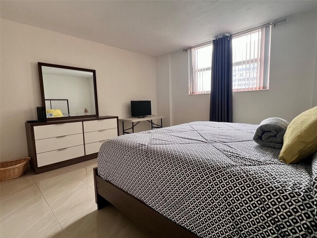 Building Photo - 4250 Galt Ocean Dr