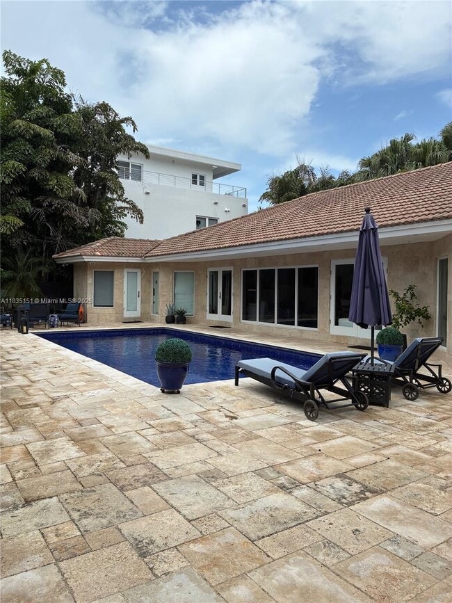 Building Photo - 323 Caribbean Rd