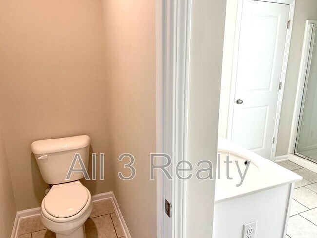 Building Photo - 3502 Lakeview Crk