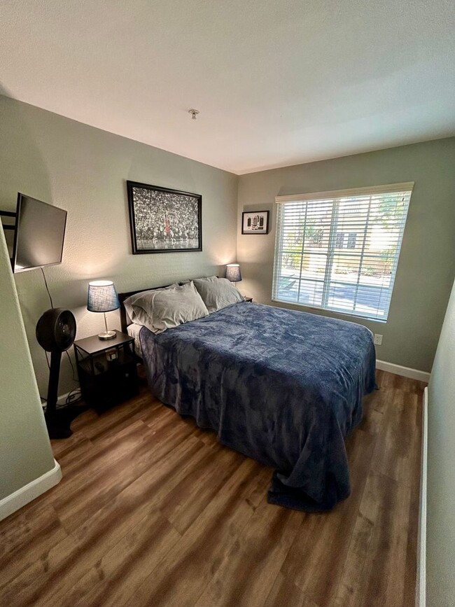 Building Photo - Stunning Townhome in the Heart of Otay Lak...