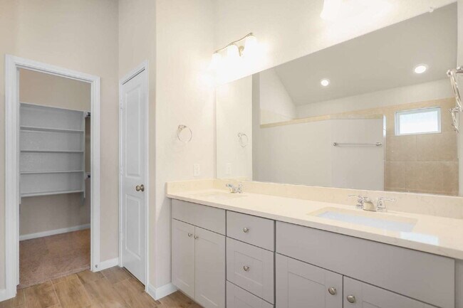 Building Photo - Beautiful 4-Bed, 3-Bath Single-Story Home ...