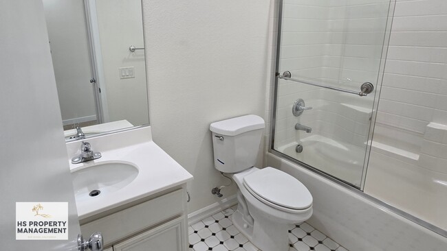 Building Photo - 425 S Meadowbrook Dr