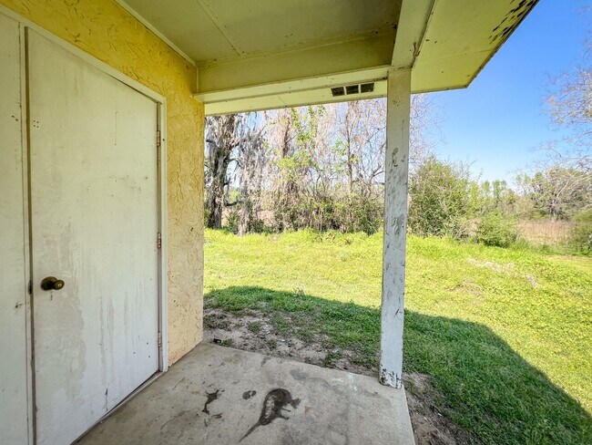 Building Photo - Peaceful 2 bedroom off Lake Jackson