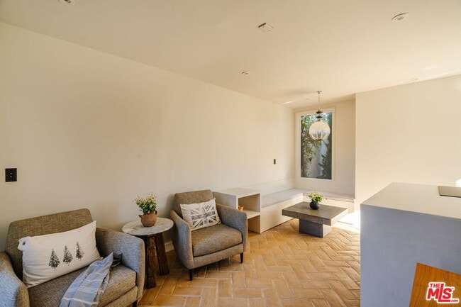 Building Photo - 2640 Clyde Ave