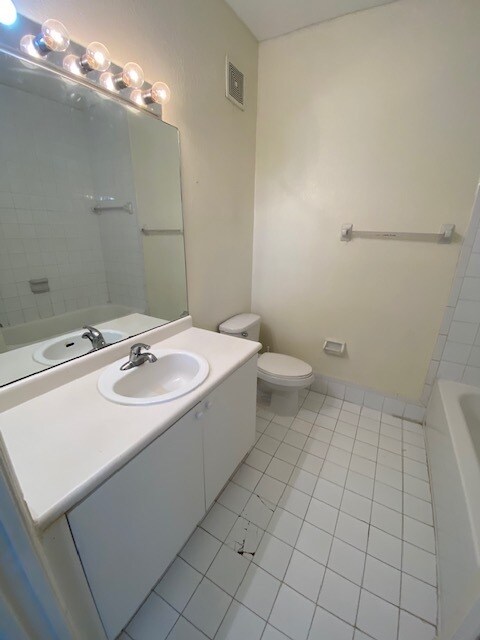 Building Photo - 1663 SE 27th Dr