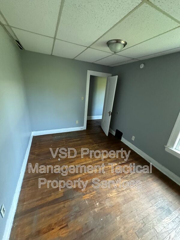 Building Photo - 3281 E 143rd St