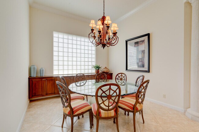 Building Photo - 119 Esperanza Way