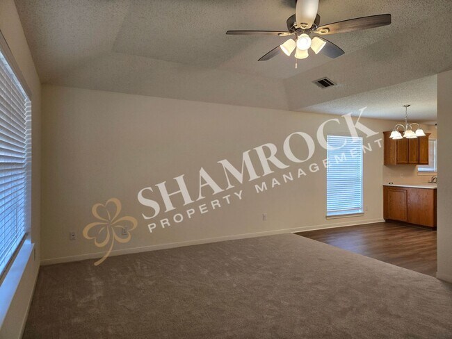 Building Photo - 1024 Parkview Cir